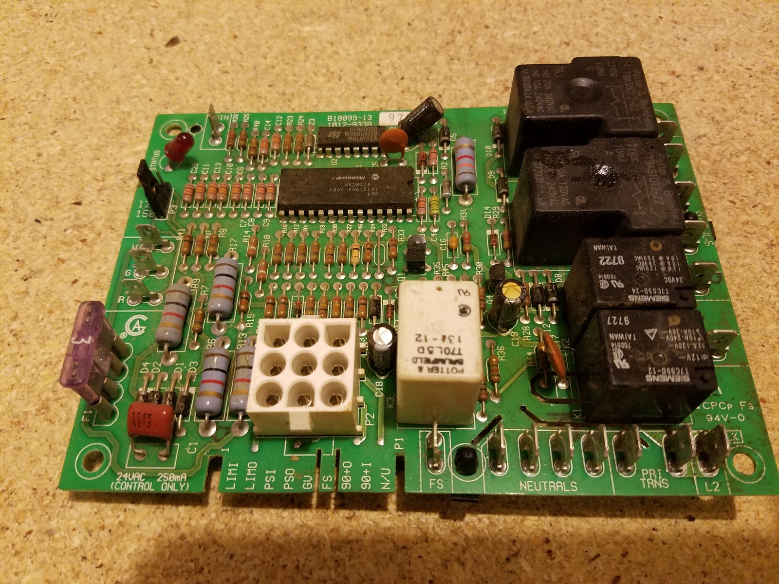 Goodman janitrol Gemini oem furnace control circuit board B1809913