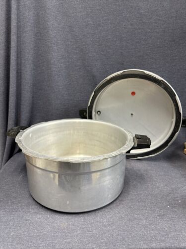 Vintage Mirro 12 Quart pressure cooker Canner Model M-0512 IN BOX