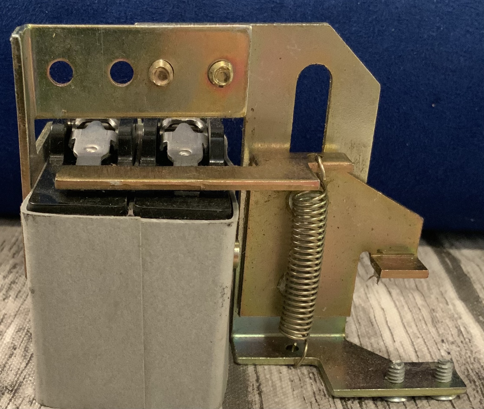 GE Auxiliary Switch, Cat. NO. THAUX64D, suitable for spec setter