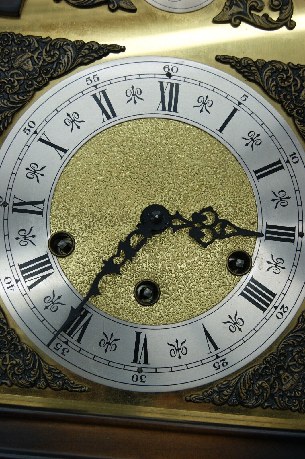 RG 1137 Vintage "Tempus Fuoite" Hand Wound Clock with Chime Desk