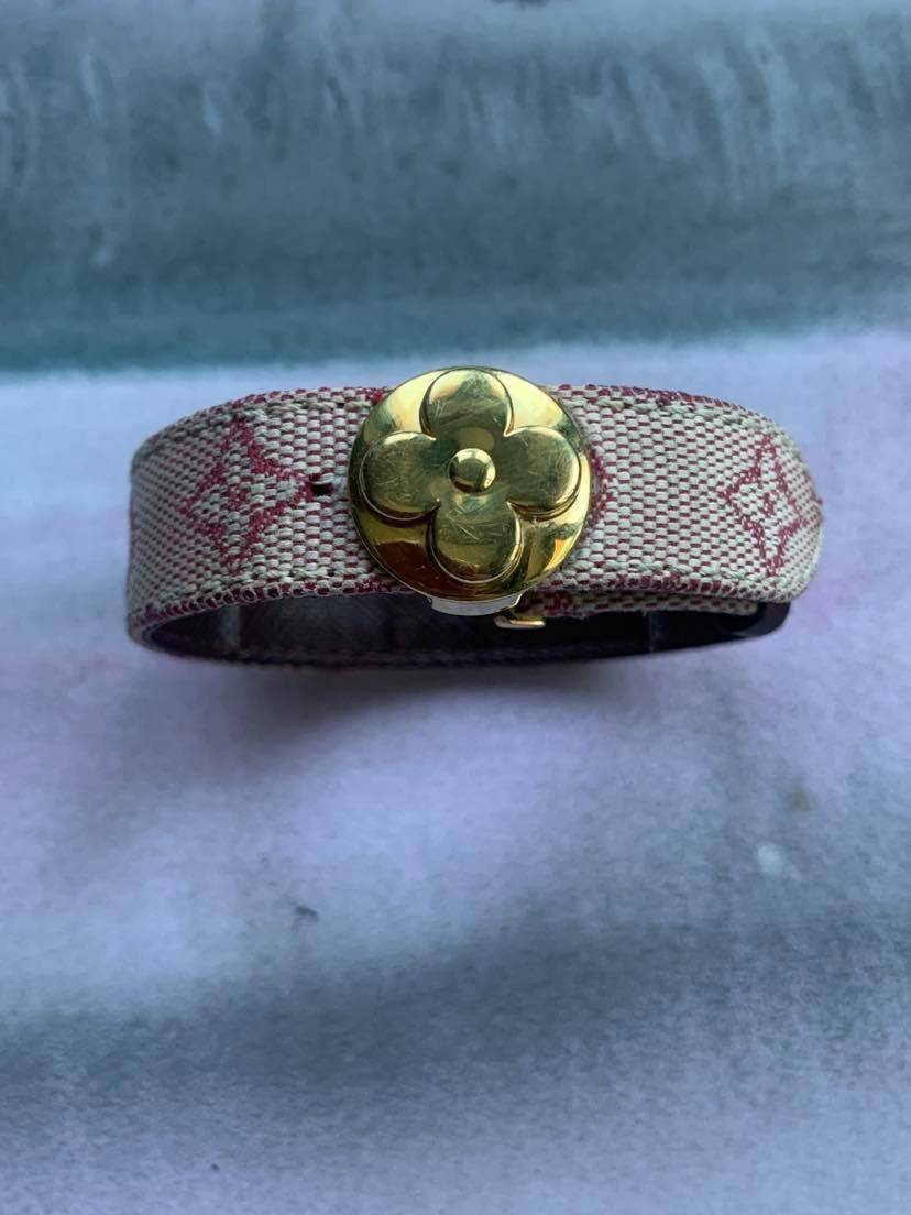 Louis Vuitton  Gold clover flower bracelet signed  numbered France Pairs LV - $239.00
