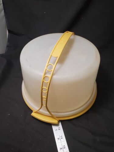 Retro gold Tupperware cake cupcake pie keeper carrier w/ cover