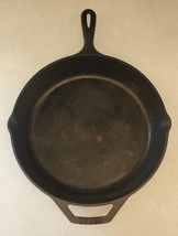 Lodge 10 Sk 12 inch Cast Iron Skillet Pre Owned EUC