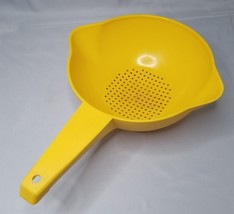 vintage Tupperware #844-12: Quick Shake mixer w/ internal strainer