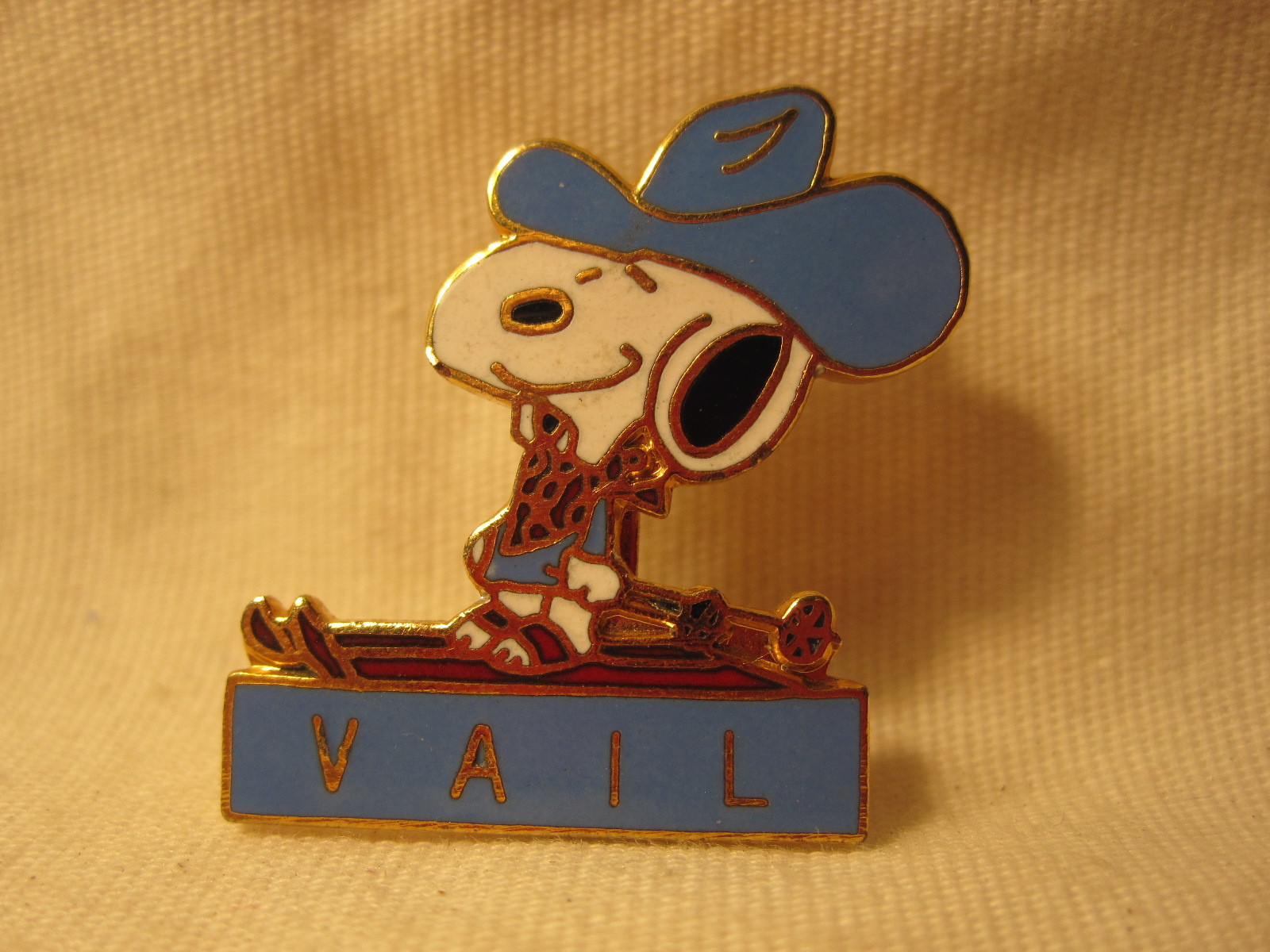 Vintage Peanuts Snoopy Cowboy Hat Skiing Vail Resort Lapel Pin - Aviva ...