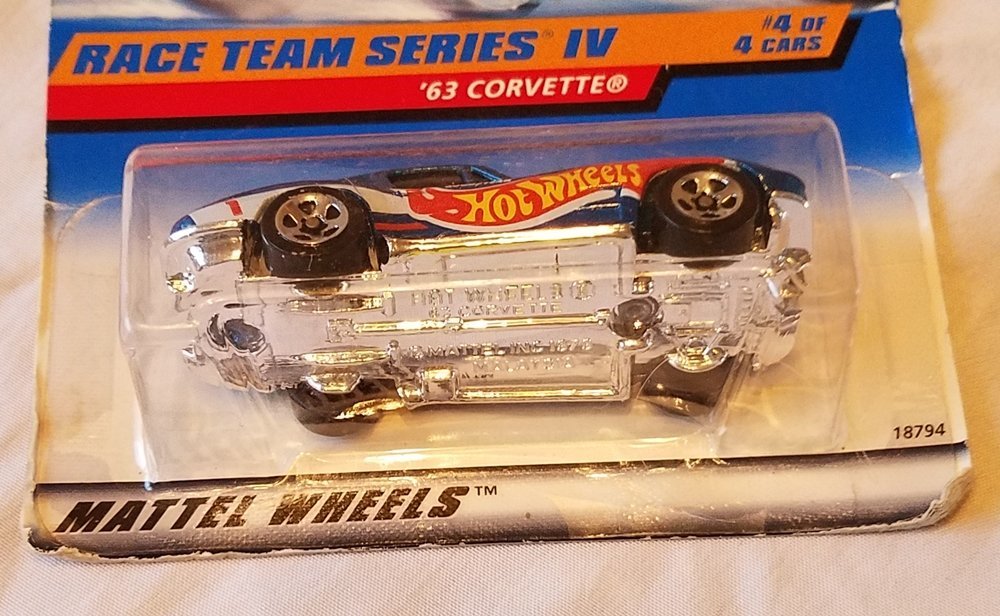 Mattel Hot Wheels Race Team Series Iv Corvette Split