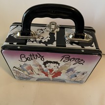 Sold at Auction: Signed SpongeBob SquarePants Metal Lunchbox