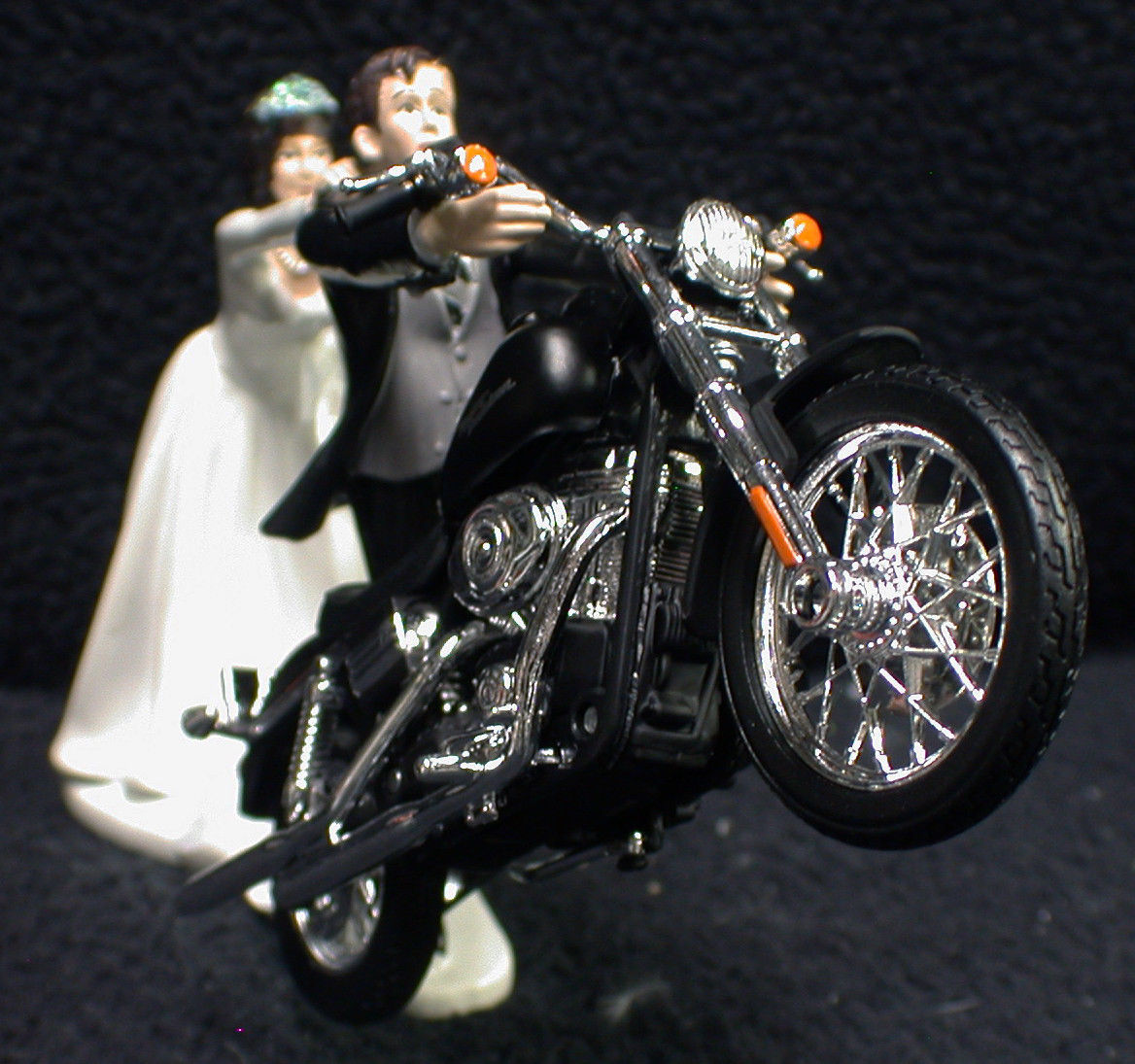 Cake topper and moneybox of Pit & Pita in motorcycle | Mopec