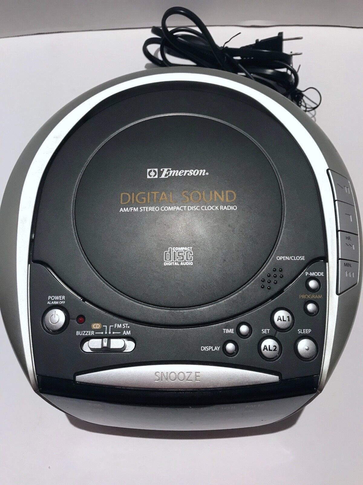 Emerson Compact Disc Clock AM/FM Stereo Radio Model CKD9906 With Owners