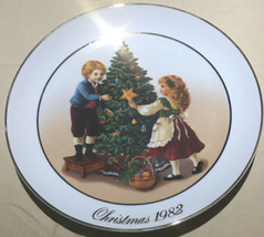Lovely=Avon 1982 Christmas Memories Collector Plate Second Edition JAPAN... - $6.48