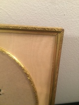 Vintage 40s gold ornate 6 1/2" x 8 1/2" frame with gold edged oval mat  image 2