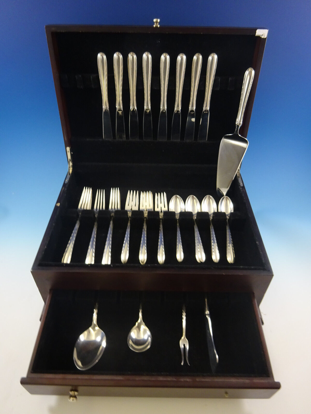 1847 Rogers Bros. Silverplate Flatware 48 pc Silverware Set in Chest