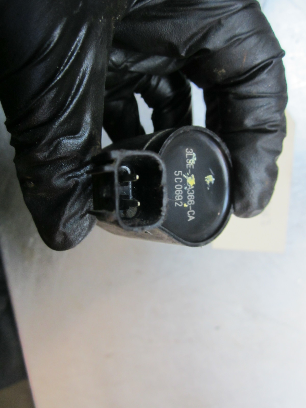 Ignition Coil Igniter From 2005 Ford F250 Super Duty 5.4 3L3E2A366CA