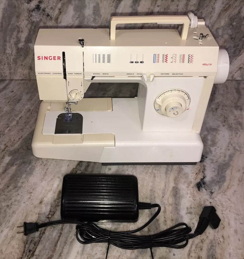 Singer Sewing Machine School Model 5830C W/ Foot PedalVery CleanSHIPS