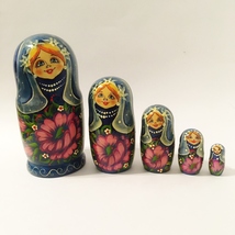 5 Piece Nesting Dolls Hand Painted Wood Woman Flowers Vintage Collectibl... - $40.00
