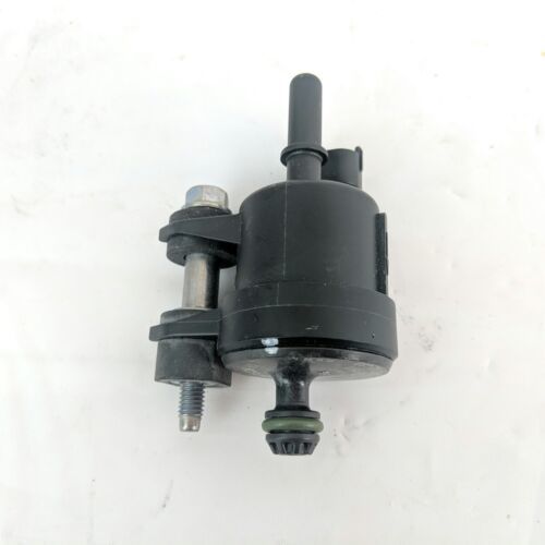 GM 12690512 For Buick Lacrosse Enclave Saturn Outlook Vapor Canister