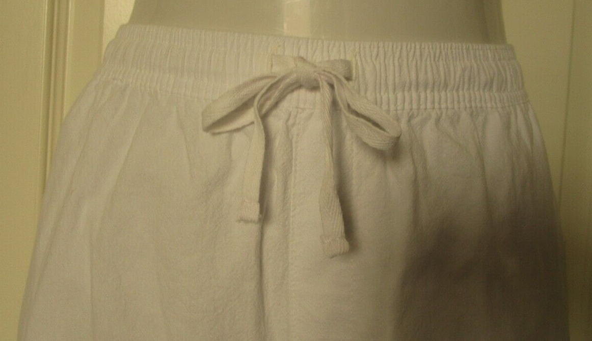 Karen Scott White Shorts Elastic waist and tie strings Size 3X 100