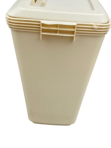 VINTAGE Cream RUBBERMAID LAUNDRY HAMPER BASKET With Lid #298A Heavy Duty