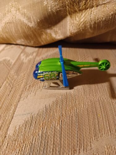 Hot Wheels Sky Show 68 Helicopter Toy Vehicle Mattel 2015 Green Blue Yellow... - $7.92