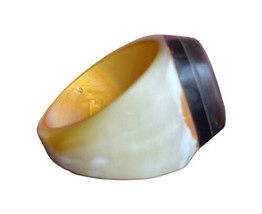 Vintage Women Hand Carved Purple Beige Mother of Pearl Ring Shell Sz 5.5 Natural image 2