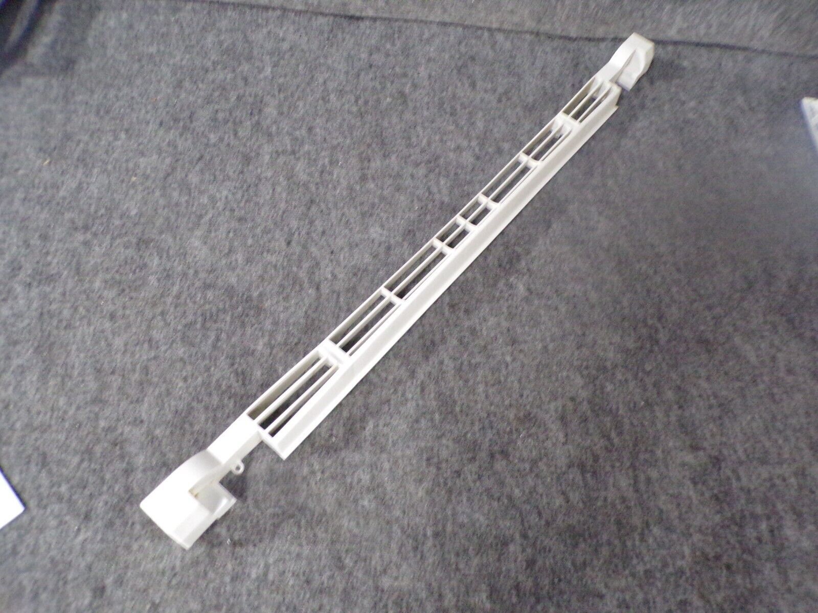 WR02X12414 GE REFRIGERATOR TOE KICKPLATE GRILLE Refrigerator