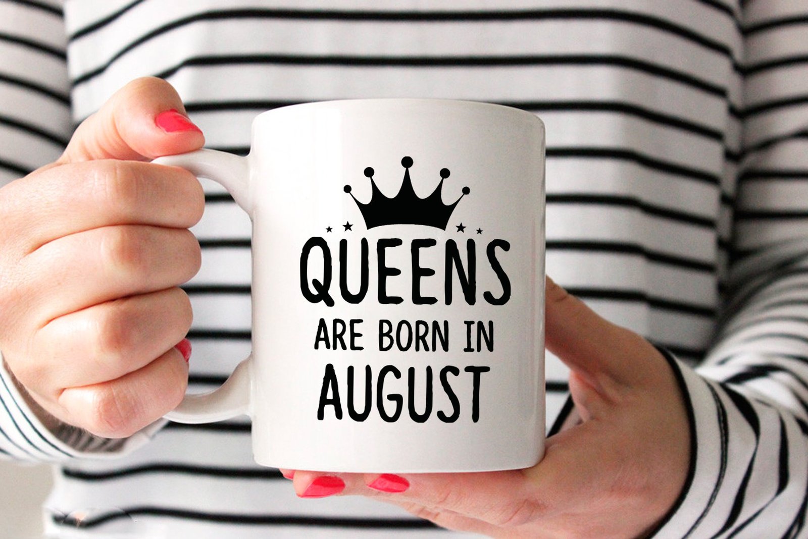 August birthday girl woman's mom' Mug