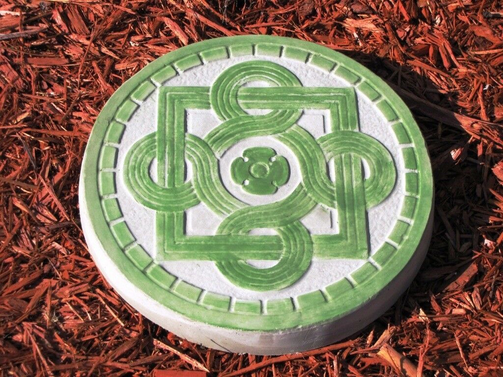 Celtic knot stepping stone mold  Stepping stone molds, Concrete stepping  stones, Decorative stepping stones