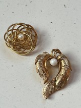 Vintage Lot of Tubular Goldtone Wire Circle &amp; Abstract Curved Leaf w Fau... - $11.29