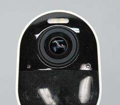 Arlo Ultra VMC5040 4K Ultra UHD Wire-Free Security Camera ISSUE image 4