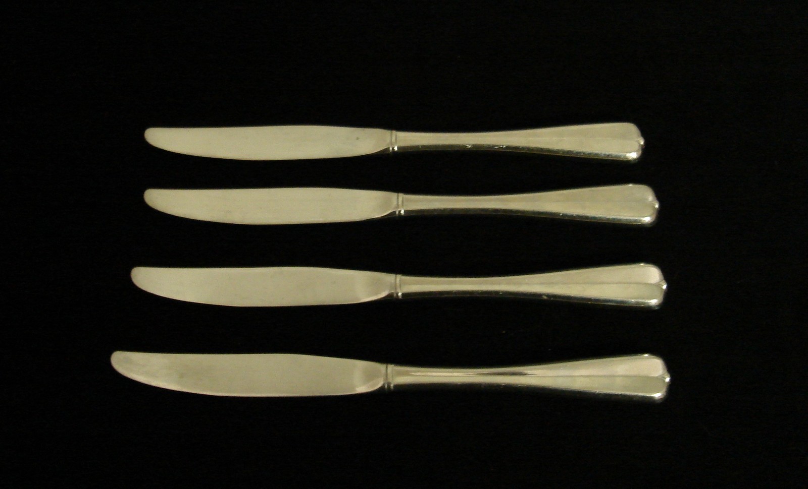Oneida Michelangelo 18/10 Stainless Steel Dinner Knives (Set of 12)