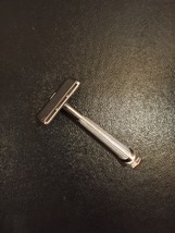  Vintage 50s GEM single edge Silver Razor with original blade image 6
