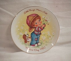 Vintage Mother's Day 1982 Avon Collectors Plate Gold Rim Little Things Mean Alot - $9.89