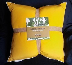 Magnolia 18 x 28 Needlepoint Pillow NCU-100