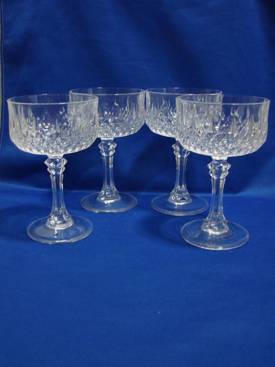 2 Clear Glass Bell Shaped Wine Glasses with Swirled Stems Very Pretty 7.5  tall