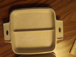 4 ANCHOR HOCKING MICROWAVE DIVIDED PLATES ALMOND & 3 LIDS PM486TI