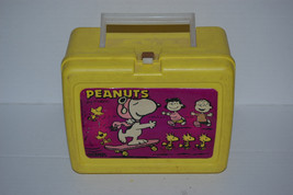 VINTAGE Yellow PEANUTS plastic lunch box & 8 oz. thermos RARE