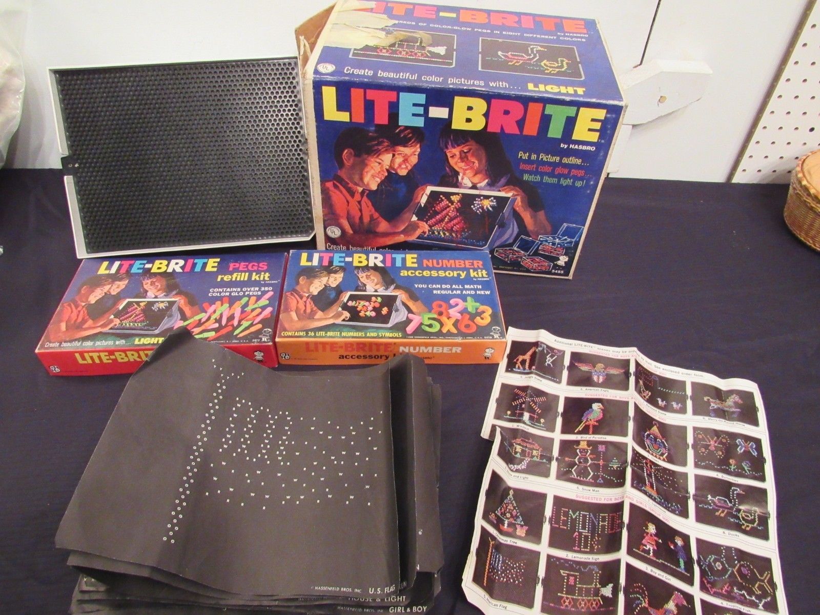 Lite Brite - 1967 - 50+ Unpunched Sheets - 200+ Pegs - Working - Very