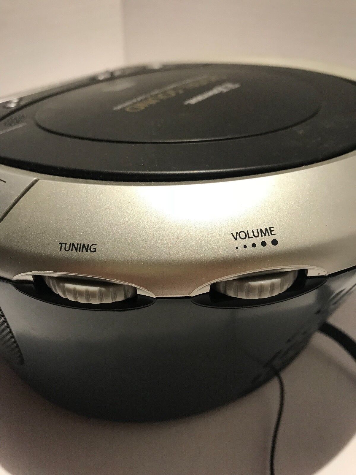 Emerson Compact Disc Clock AM/FM Stereo Radio Model CKD9906 With Owners