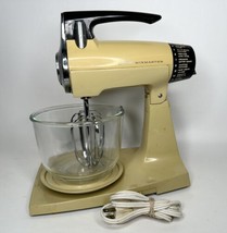 Vintage Black & Decker Electric 5 Speed Deluxe Hand Mixer & Beaters M22D -  Works