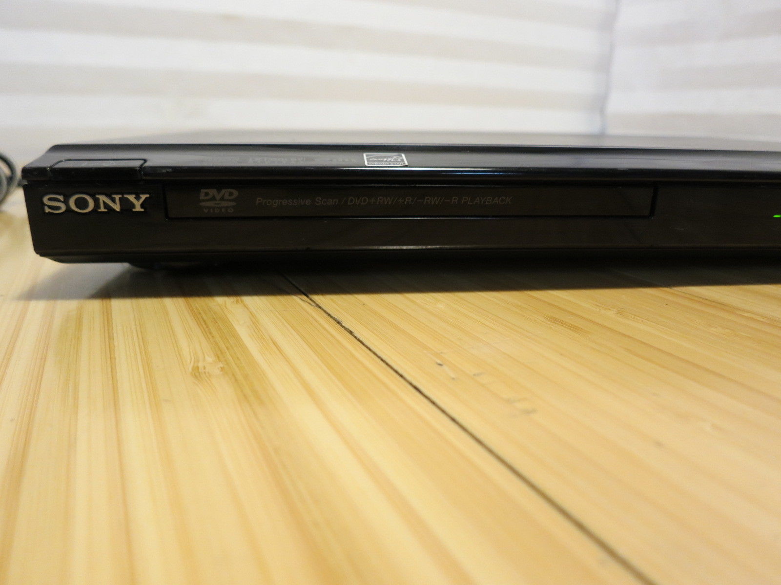 Sony DVP-SR200P DVD Player Screensaver 