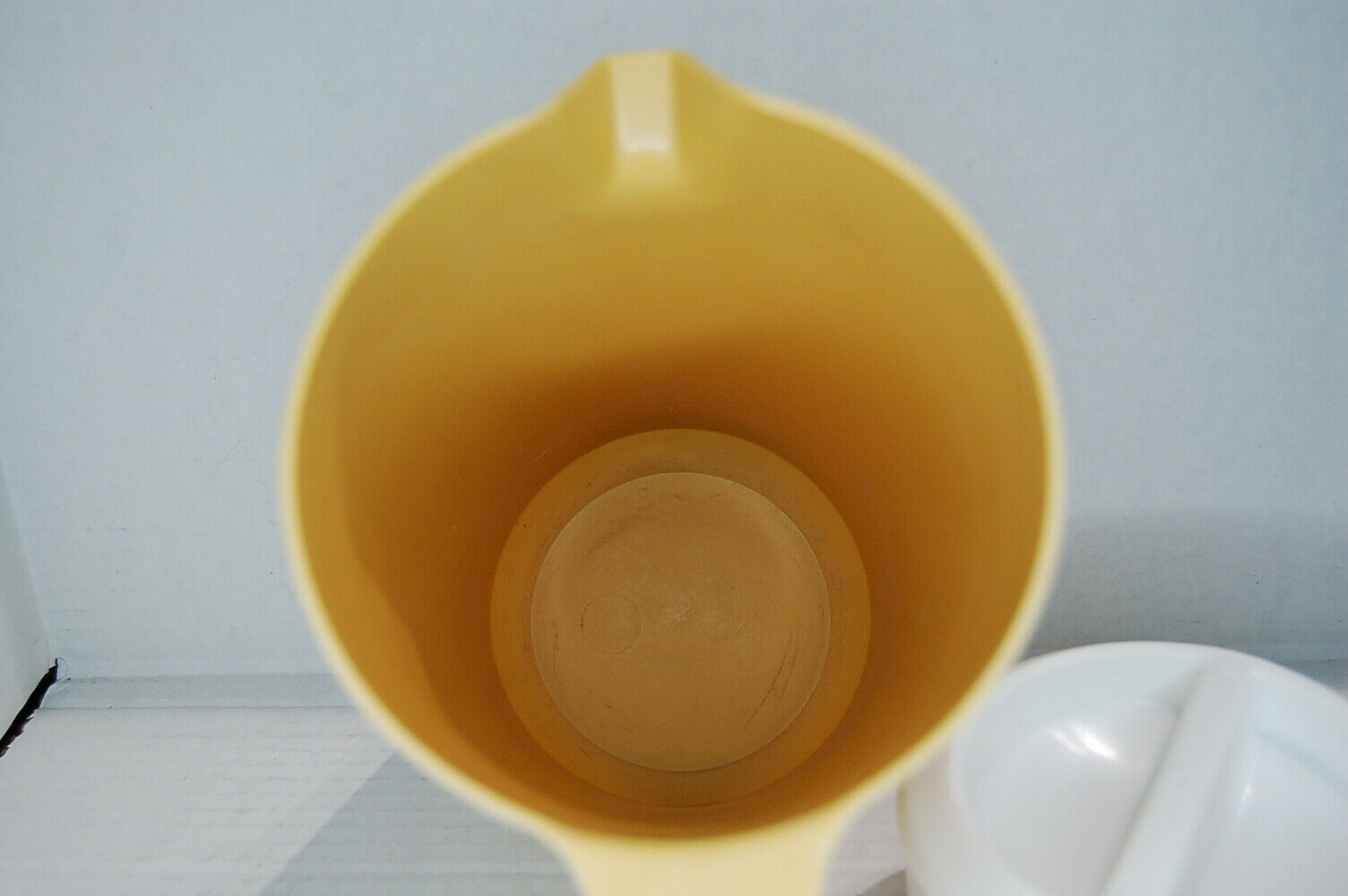 Vintage Rubbermaid 1 1/2 Quart Pitcher, Vintage Yellow Rubbermaid