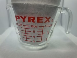 VTG Pyrex Glass Measuring Cup Red Lettering Size 1 Cup 250 ml EUC