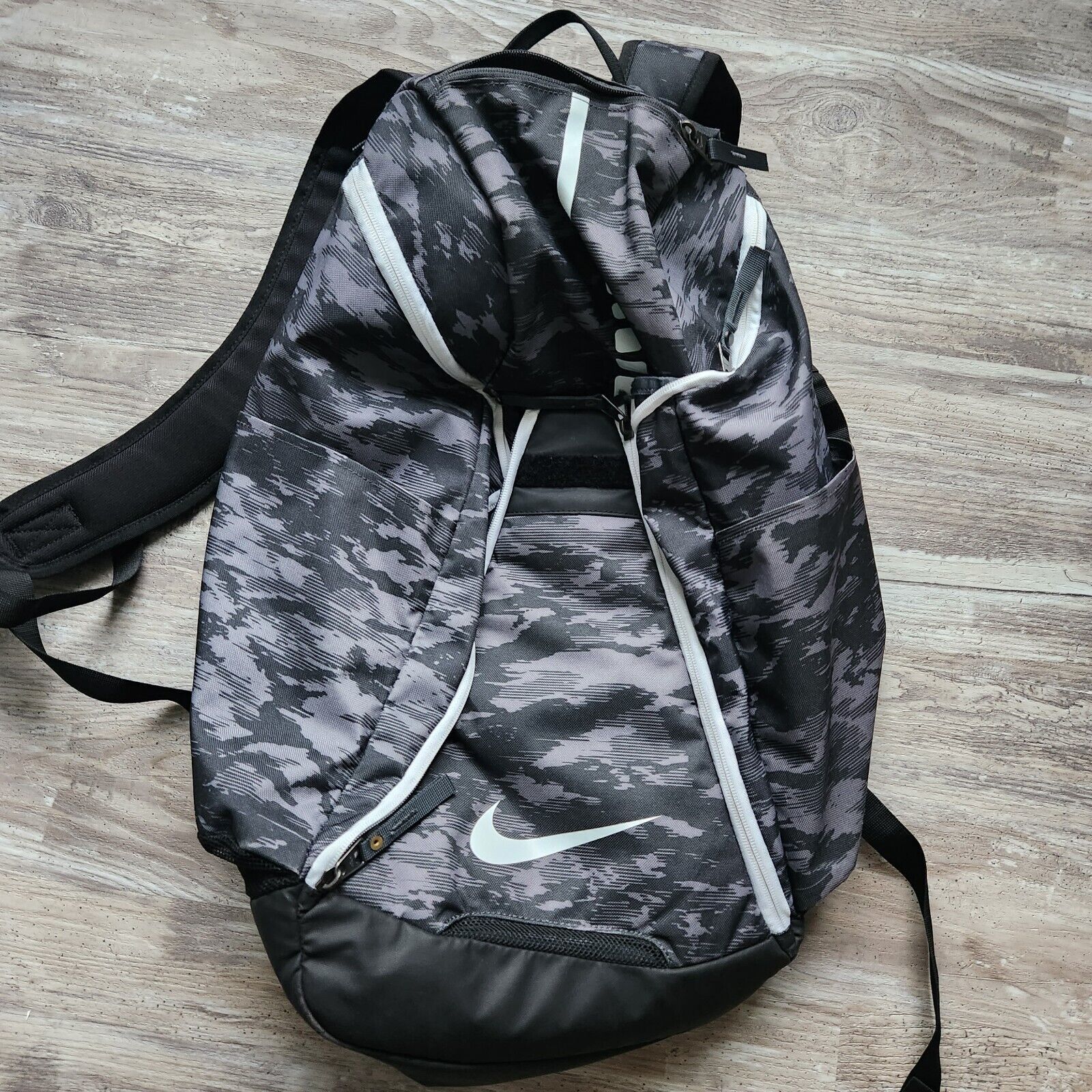Nike Hoop Elite Max Air Team 2.0 Graphic Basketball Backpack Quad Zip Gray Camo Bags