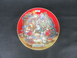 Vintage Collector&#39;s Plate, Sharing Christmas with Friends, Avon 1992 Chr... - $14.65