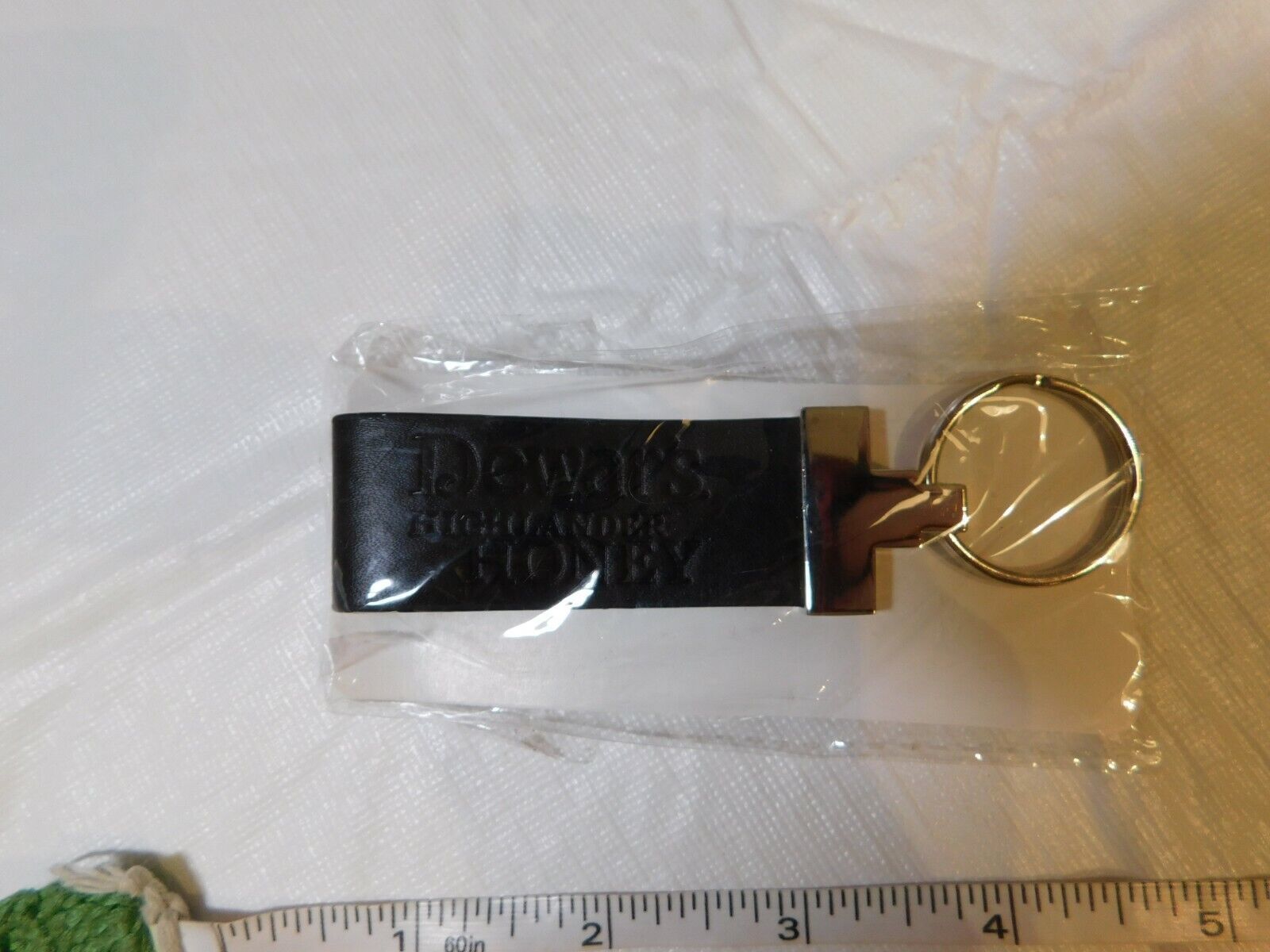 Dewar's highlander honey Scotch Whiskey keyring keychain key ring RARE NOS  adver