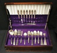 Oneida Reverie 1937 Nobility 60-Piece Silverplate Flatware & Carver Set in Chest - $75.00