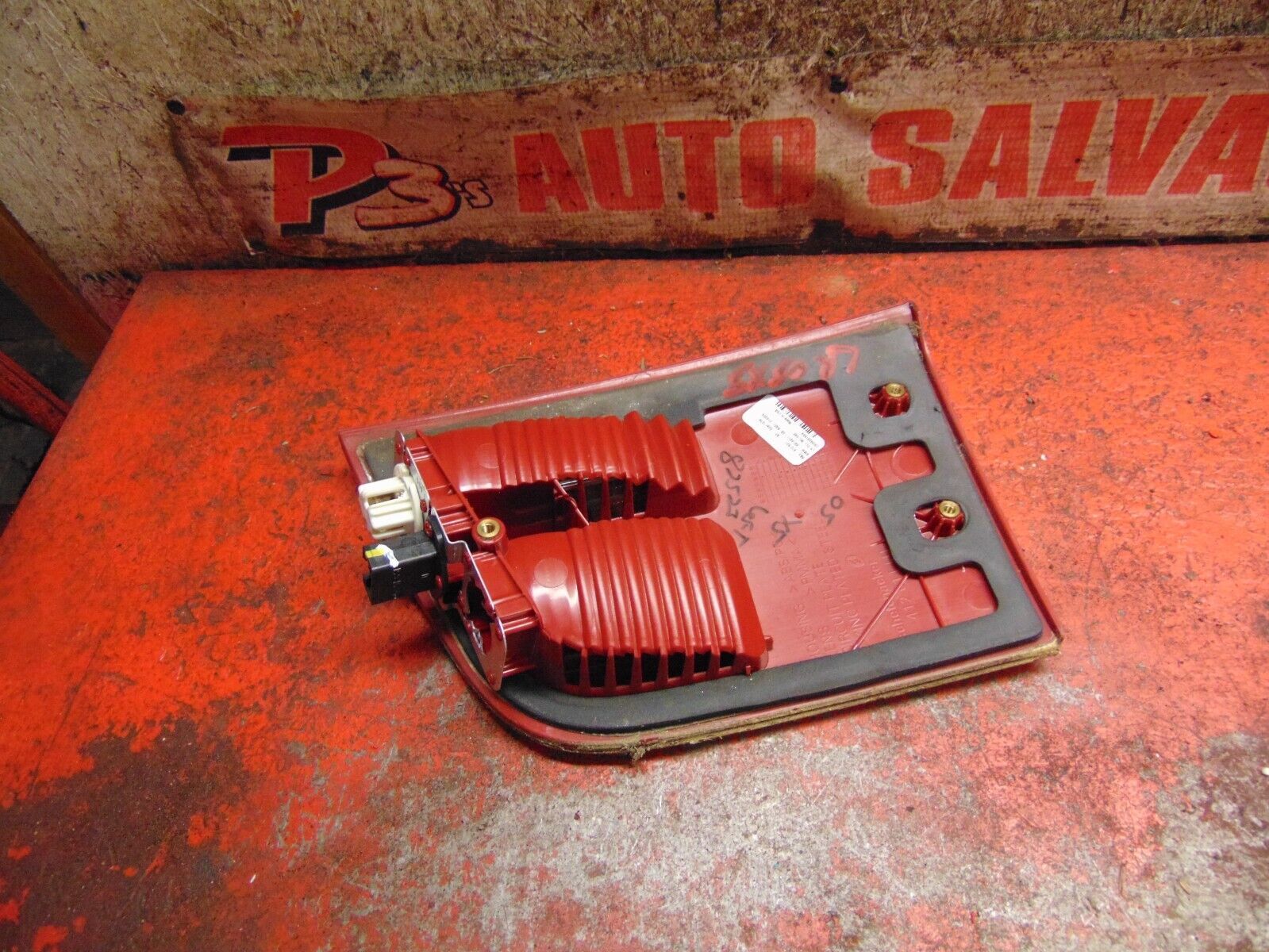 04 06 05 BMW X5 oem drivers side left inner hatch brake tail light lamp assembly Tail Light