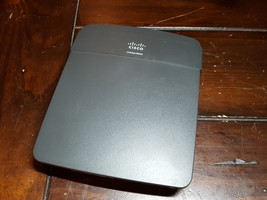 Cisco E900 Wireless Router- No Power Cord - $8.35
