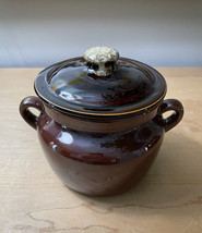 Vintage McCoy 9189 Pot with lid and handles image 1