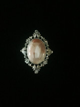 Vintage 50s Oval Agate and brass/gold frame brooch